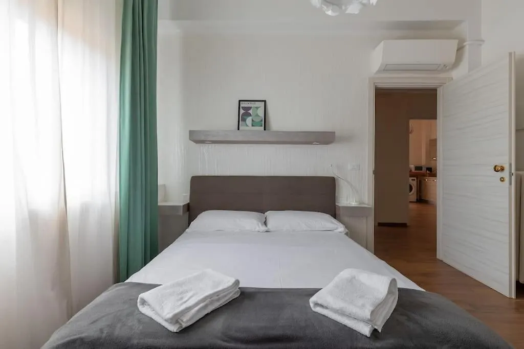 Ferienwohnung Ai Piedi Di San Luca - Parcheggio + 3 Bagni Bologna Italien